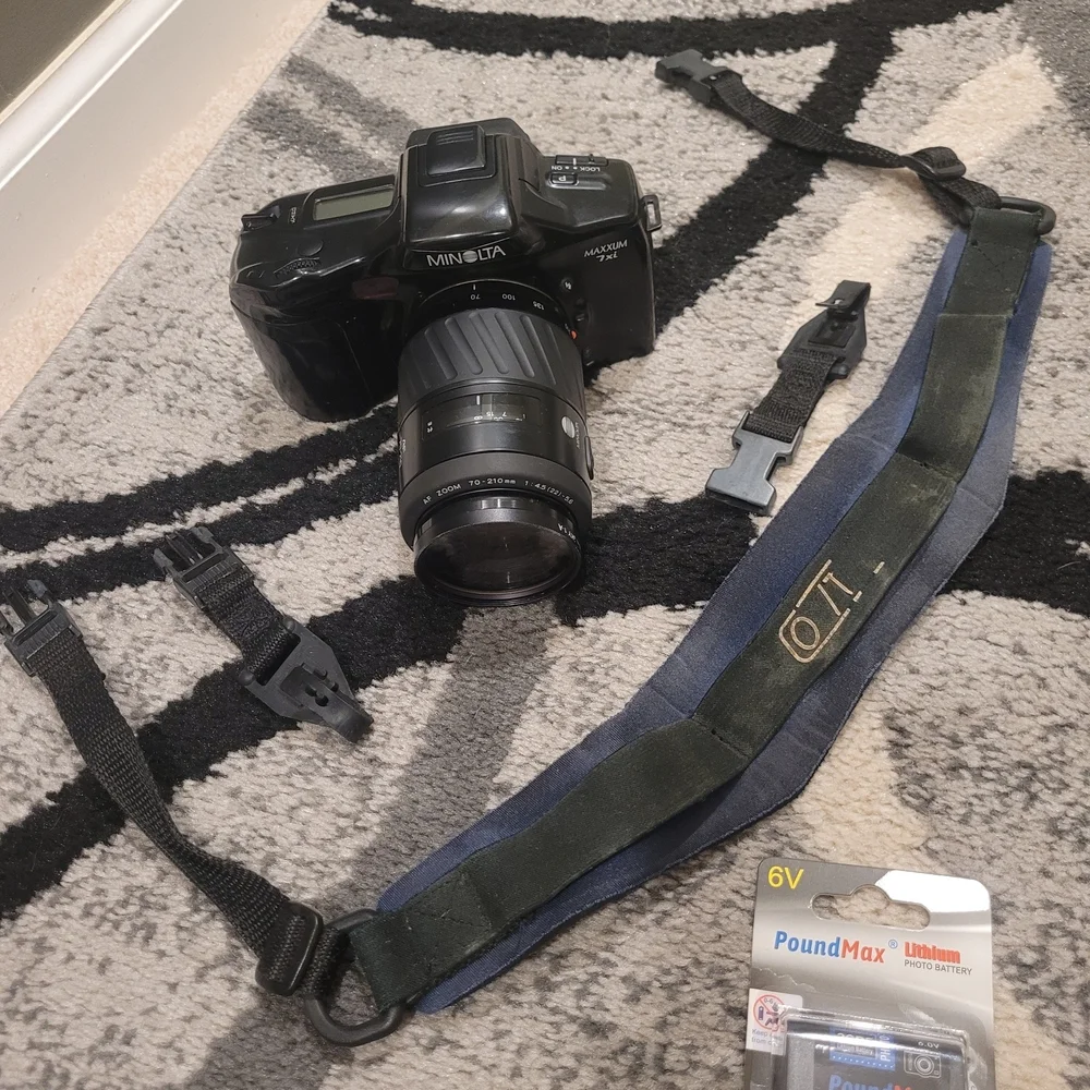 Minolta Maxxum 7xi Camera With minolta 3KY 1-AF 70-210 Beer Can Lens